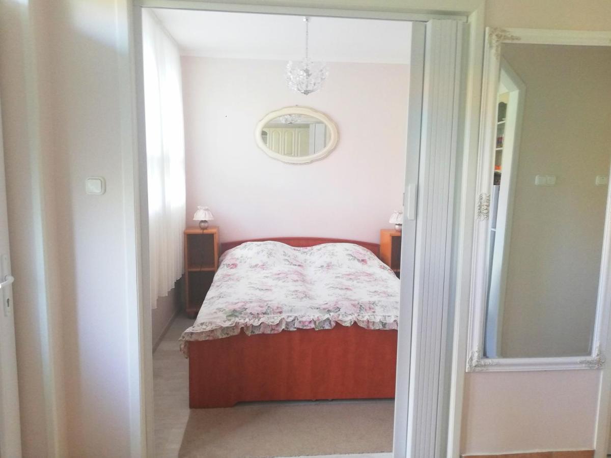 Strandfuerdo Apartman Eger Extérieur photo